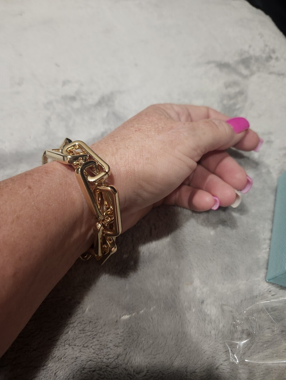 Gold Rectangular Link Bracelet - Picture 3 of 8